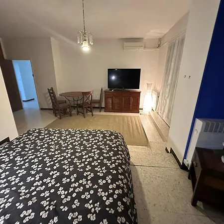 Jolie Piscine Climatise 6 Pers Proche Centre-ville Вилла