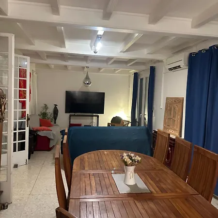 Jolie Piscine Climatise 6 Pers Proche Centre-ville Вилла