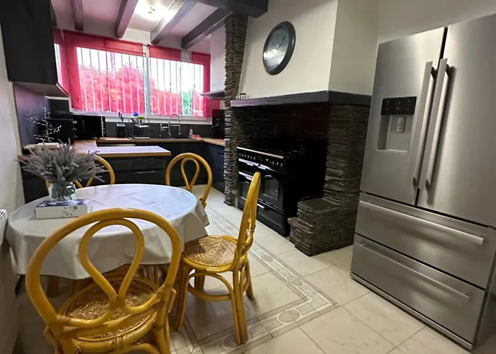 Jolie Piscine Climatise 6 Pers Proche Centre-ville * Περπινιάν