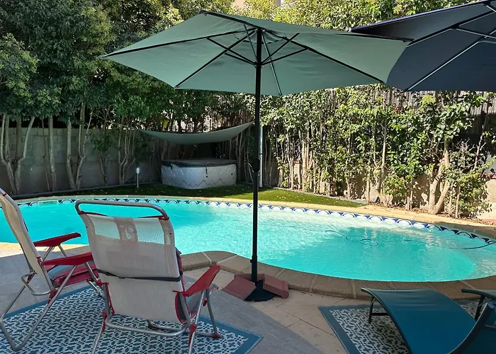 Jolie Piscine Climatise 6 Pers Proche Centre-ville Περπινιάν