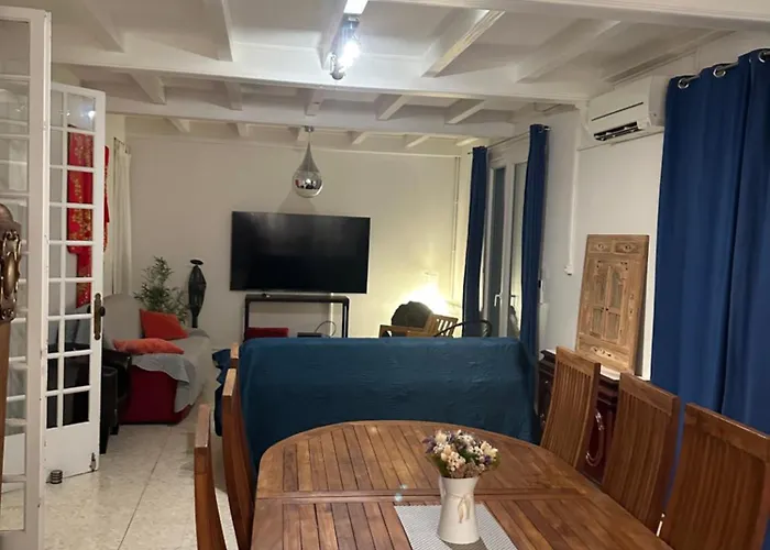 Jolie Piscine Climatise 6 Pers Proche Centre-ville Βίλα