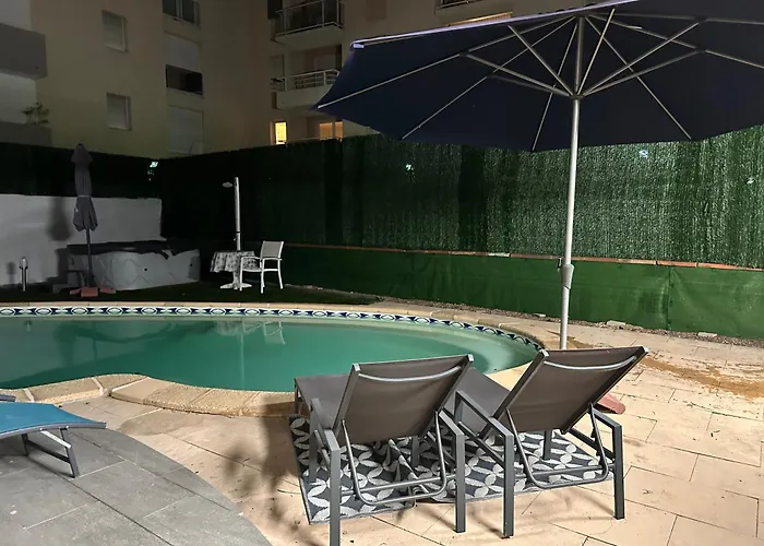 Jolie Piscine Climatise 6 Pers Proche Centre-ville * Περπινιάν