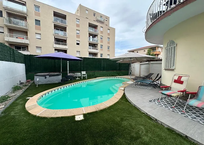 Jolie Piscine Climatise 6 Pers Proche Centre-ville Περπινιάν