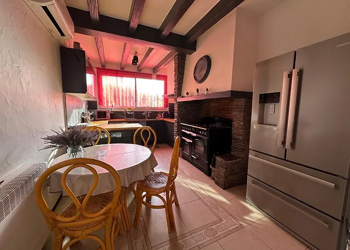 Jolie Piscine Climatise 6 Pers Proche Centre-ville